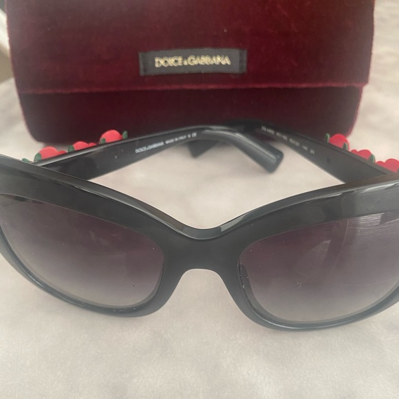 Sunglasses - Picture 4 of 6